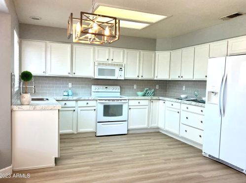 4464 Desert Wind Dr, Phoenix AZ  85044-6017 exterior