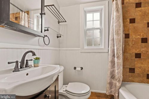 3760 Jason Ave, Alexandria VA 22302-1811 exterior