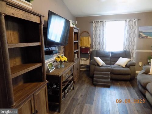 66 Prince St, Littlestown PA 17340-1323 exterior