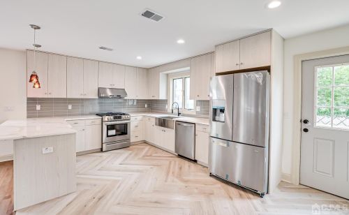 110 Bond St, Iselin NJ  08830-2424 exterior