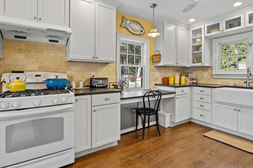 23 Buckingham Pl, Norwalk CT 06851-5004 exterior