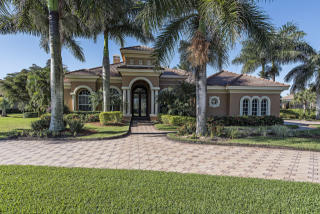 7503 Hogan Ct, Naples, FL 34113-3056
