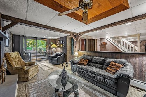 7907 Cypress St, Pittsburgh PA 15237-1931 exterior