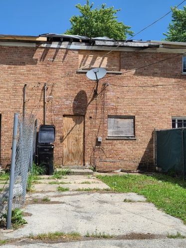 1009 Marquette Rd, Chicago IL 60621-1217 exterior
