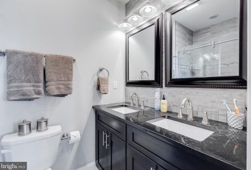 925 Lawrence St, Philadelphia PA 19122-3721 exterior