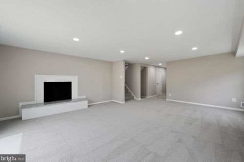 10700 Huntwood Dr, Silver Spring MD  20901-1524 exterior