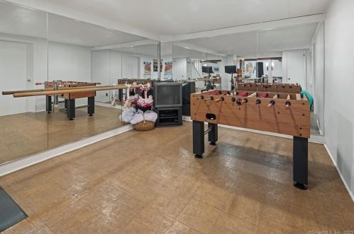 140 Long Lots Rd, Westport CT 06880-3826 exterior