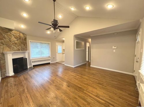 59 Lloyd Ave, Babylon NY  11703-2610 exterior