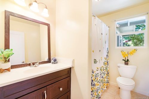 2424 Myrtle St, Honolulu HI 96816-3137 exterior