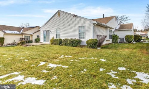 311 Wagon Wheel Cir, Columbus NJ exterior