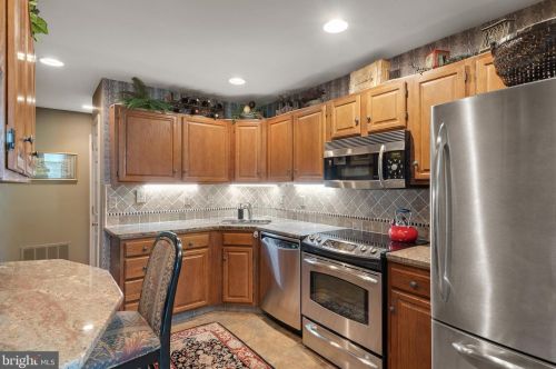 804 Country Pl Dr, Lancaster PA 17601-1793 exterior