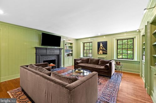 104 Mermaid Ln, Philadelphia PA 19118-3246 exterior