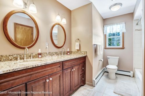 130 Floyd St, Edison NJ 08820-2101 exterior