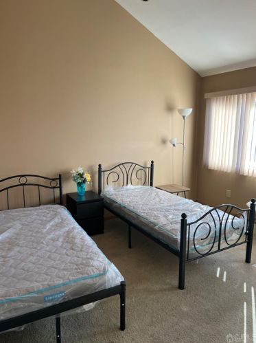 104 Schuyler Dr, Edison NJ  08817-3560 exterior