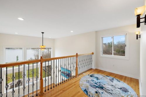 692 Appalachi St, Walled Lake MI  48390-1005 exterior