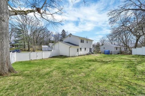 73 Stuart Dr, Poughkeepsie NY 12603-4719 exterior