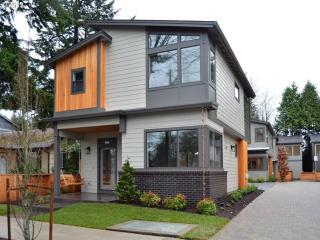 2303 77th Ave, Portland OR  97215-4112 exterior