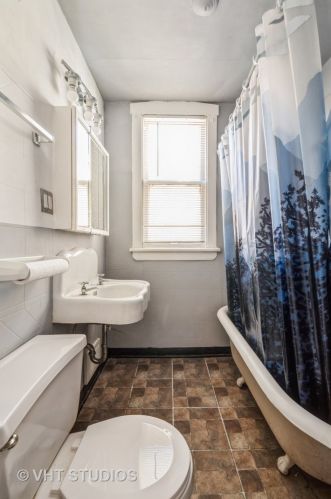 1227 73rd St, Chicago IL 60638-5918 exterior