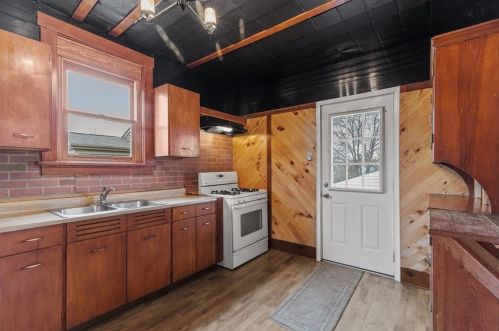 10 Amherst Ave, Pittsburgh PA 15229-1536 exterior