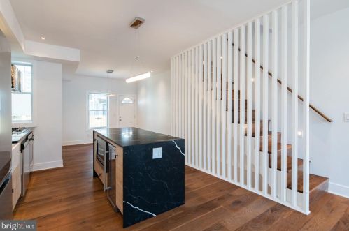 2833 Jackson St, Philadelphia PA  19145-2426 exterior