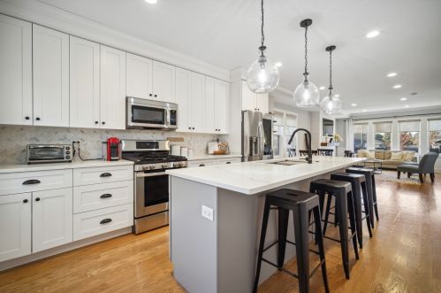 5821 Napoleon Ave, Chicago IL  60631-2624 exterior