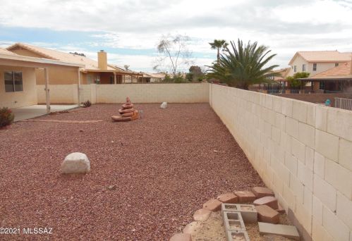 9692 Paseo Del Tornasol, Tucson AZ 85747-5033 exterior