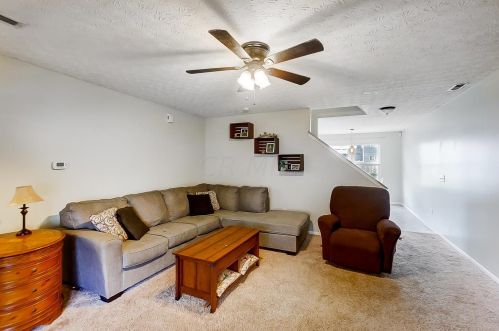 2227 Frst Rdg Dr, Hebron OH 43025-8000 exterior