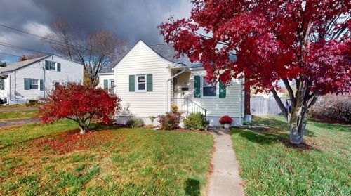 33 Linnmore Dr, Manchester CT  06040-3813 exterior