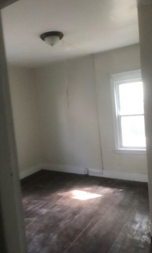 57 Johnson St, Springfield MA 01108-1877 exterior