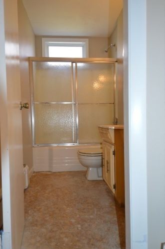 4 Maxwell Ct, Worcester MA 01607-1016 exterior