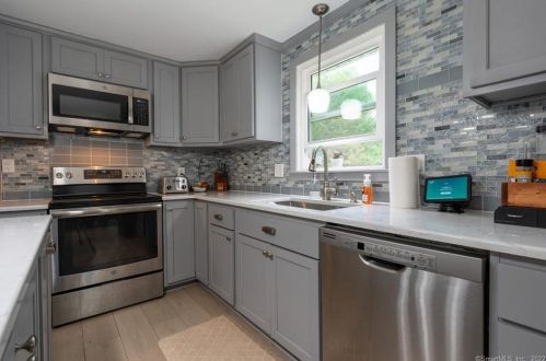 9 Pne Dr, Windsor CT 06095-3531 exterior