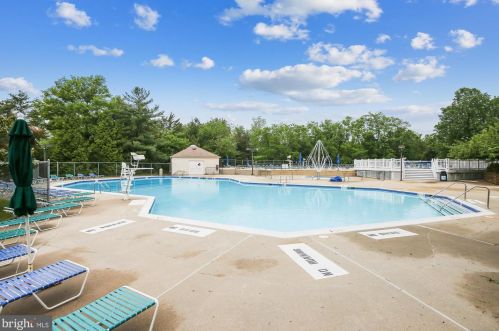 6020 Kestner Cir, Alexandria VA  22315-4833 exterior