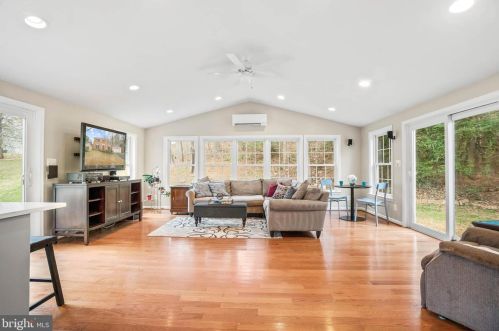 1901 Fallsmead Way, Rockville MD 20854-2640 exterior