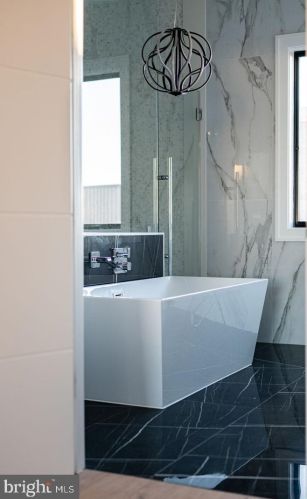 722 Broad St, Philadelphia PA 19146-3119 exterior