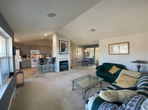 11443 Oklahoma Ave, Milwaukee WI 53227-3940 exterior