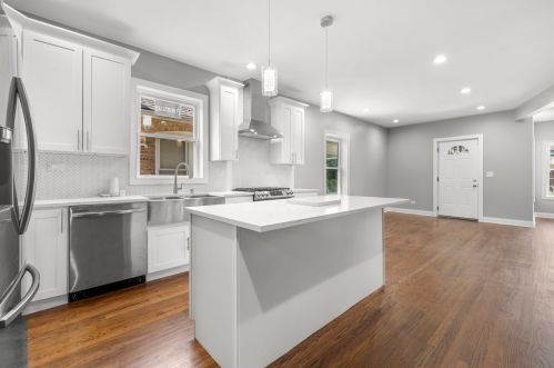 8009 Bishop St, Chicago IL 60620-3852 exterior