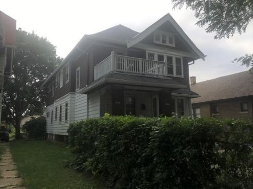 2622 47th St, Milwaukee, WI 53210-2412