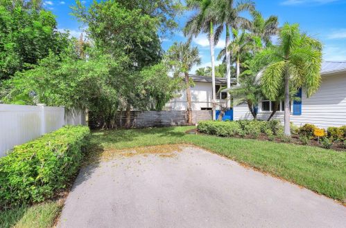 2100 Curtis St, Naples FL 34102 exterior