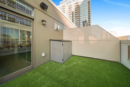 1630 Pr Ave, Chicago IL 60653-3207 exterior