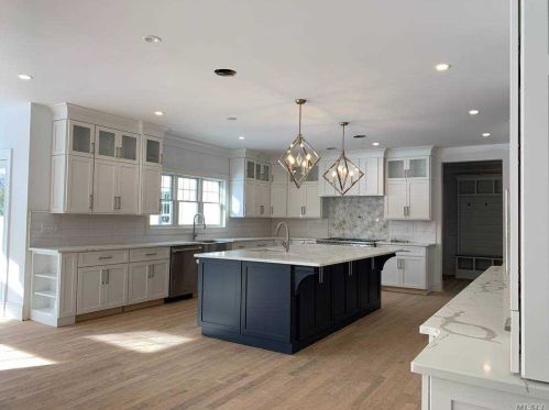 4 Capel Dr, Huntington Station NY 11746-5803 exterior