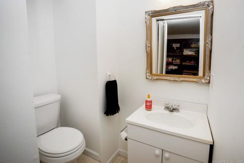 97 Holmes Rd, Ridgefield CT  06877-4303 exterior