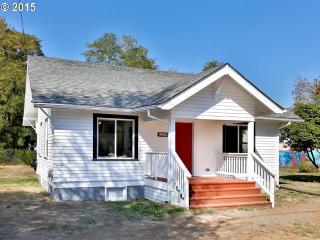 12005 Harold St, Portland, OR 97266-3917