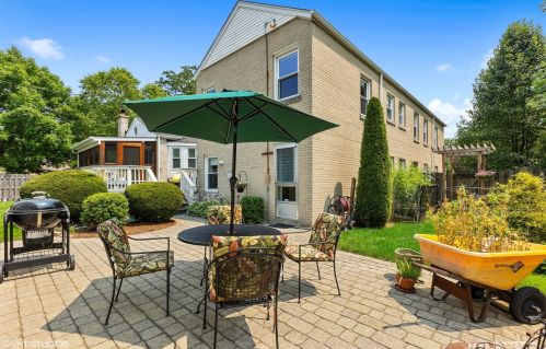 5800 Kenneth Ave, Chicago IL  60646-5910 exterior