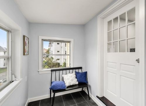 17 Ives St, Worcester MA  01603-2614 exterior