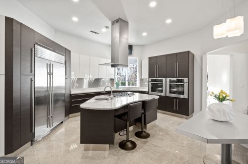 30 Chevaux Ct, Atlanta GA  30342-1944 exterior