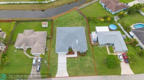 2470 Webster Ln, Fort Pierce FL 34953-5751 exterior