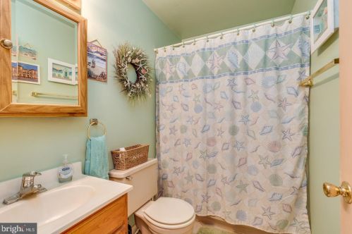 8349 Wessex Dr, Camden NJ 08109-3529 exterior