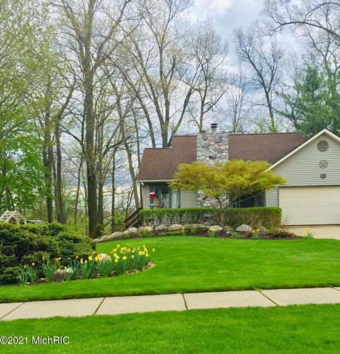 901 Marshall St, Portland MI 48875-1372 exterior