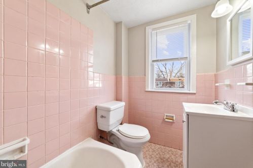 801 Bleigh Ave, Philadelphia PA 19111-3652 exterior