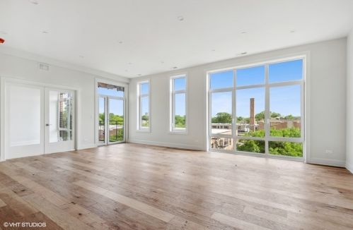 1824 Foster Ave, Chicago, IL 60640-1052